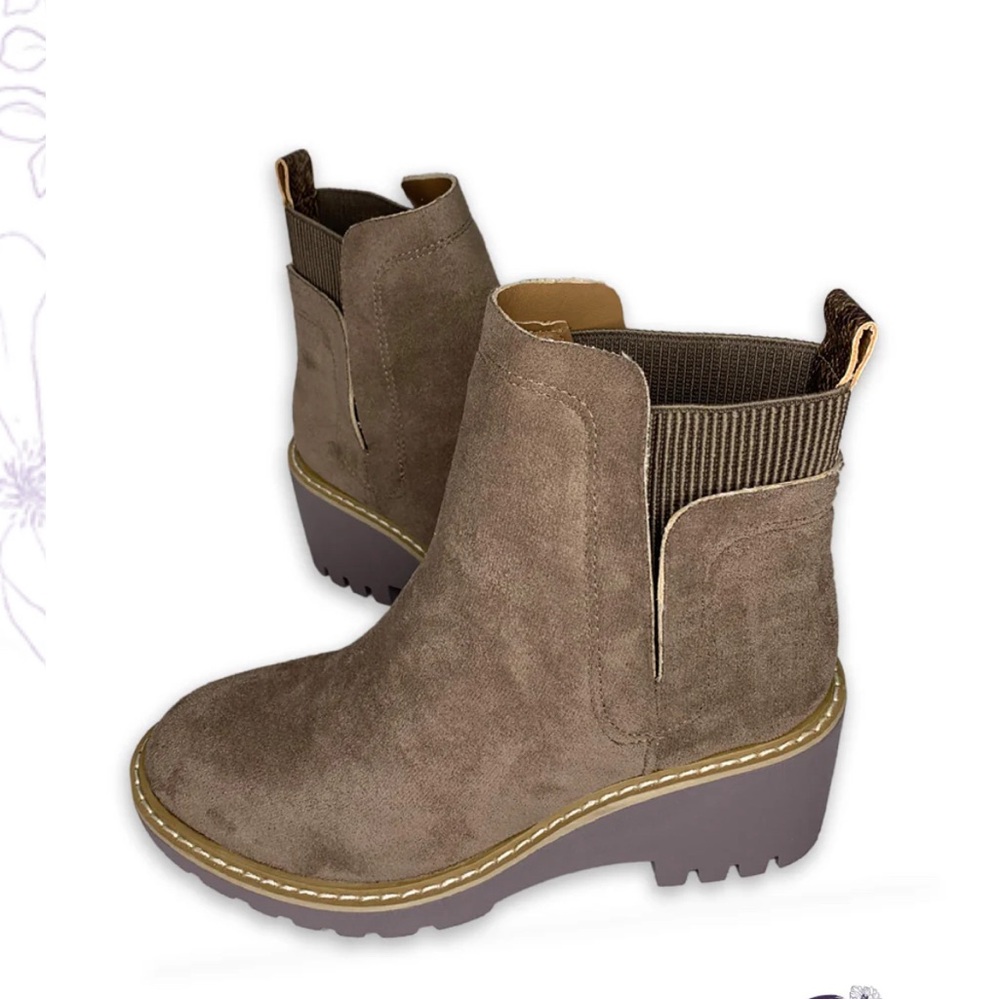 Basic Boot by Corkys